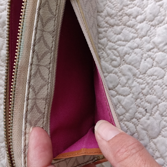 FOSSIL WRISTLET WALLETT - Picture 8 of 8